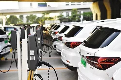 新能源汽車銷量斷崖式下滑引關注，專家預測明年政策將促行業回暖